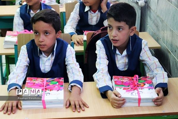 مراسم بازگشایی مدارس و نواختن زنگ مهر و مقاومت در شهرستان بیرجند