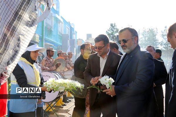 مراسم نواختن  زنگ  ایثار  و  مهر در دبیرستان هدی ناحیه شش مشهد
