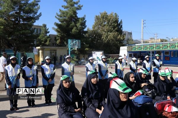 مراسم نواختن  زنگ  ایثار  و  مهر در دبیرستان هدی ناحیه شش مشهد