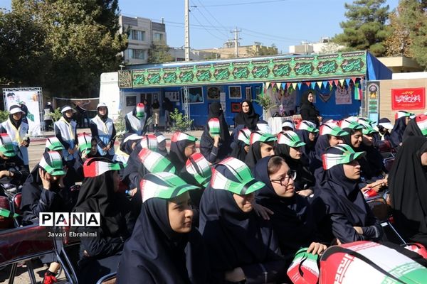 مراسم نواختن  زنگ  ایثار  و  مهر در دبیرستان هدی ناحیه شش مشهد