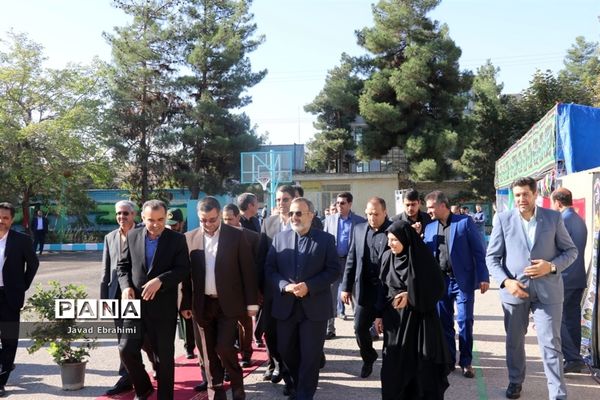 مراسم نواختن  زنگ  ایثار  و  مهر در دبیرستان هدی ناحیه شش مشهد