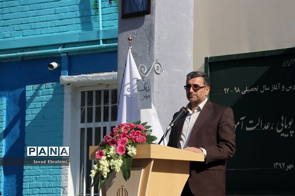 مراسم نواختن  زنگ  ایثار  و  مهر در دبیرستان هدی ناحیه شش مشهد
