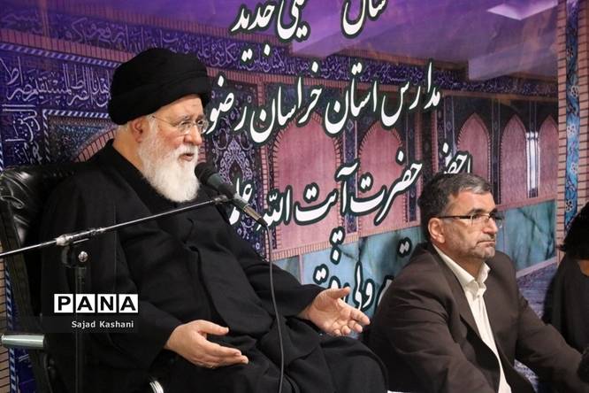 آیین نواختن زنگ اقامه نماز در دبیرستان هاشمی نژاد 4 مشهد