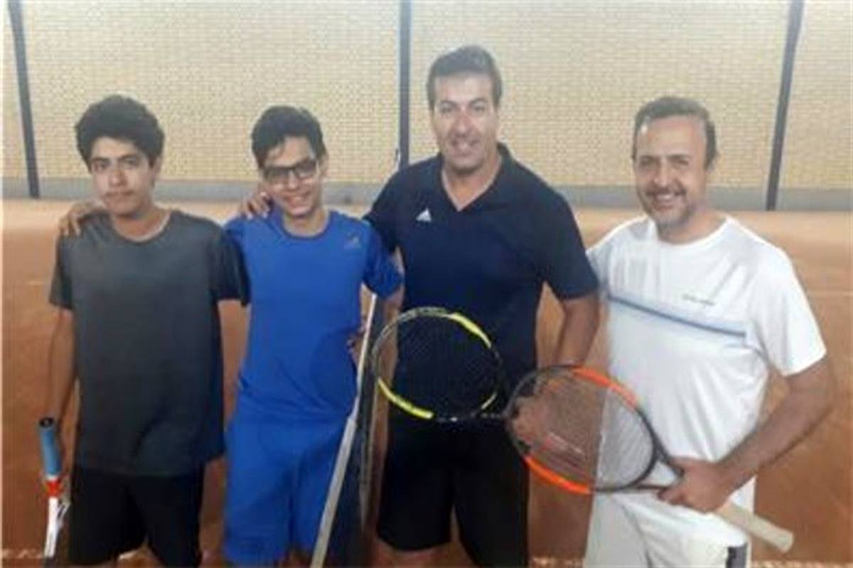 مسابقات تنیس گرامیداشت هفته دفاع مقدس در همدان برگزار شد