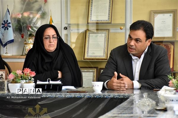 جلسه رابطین پژوهشی دبیرستان‌های استعدادهای درخشان دوره اول و دوم استان یزد با رئیس اداره استعدادهای درخشان