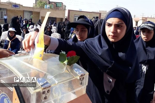 جشن عاطفه‌ها در آموزشگاه خیری فاطمه عرب  قرچک