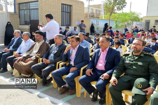 نواخته شدن زنگ  عاطفه‌ها در اردستان