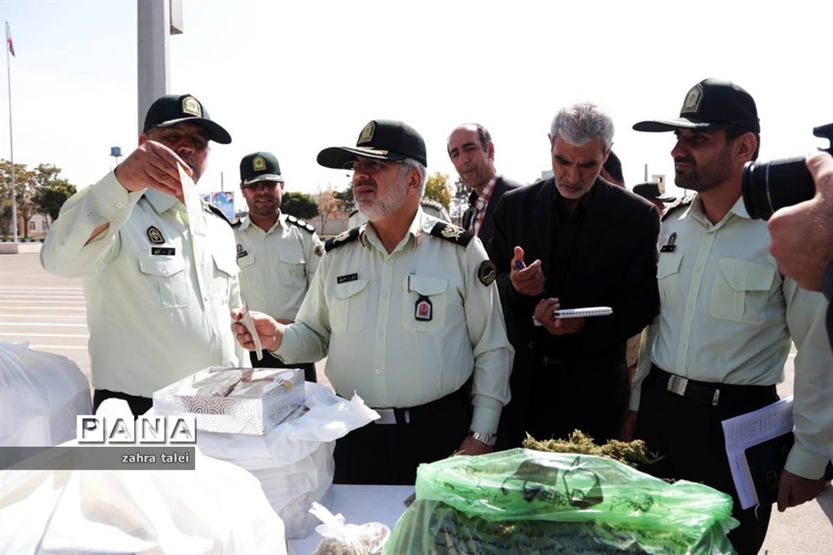 نشست خبری و بازدید خبرنگاران از کشفیات فرماندهی انتظامی آذربایجان غربی