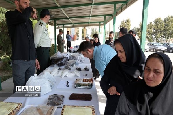 نشست خبری و بازدید خبرنگاران از کشفیات فرماندهی انتظامی آذربایجان غربی