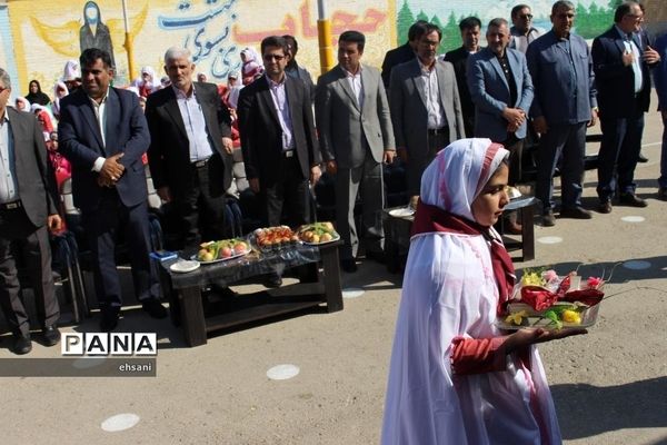 برگزاری جشن عاطفه ها در مدارس کهگیلویه  و بویراحمد