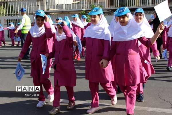 اجرای طرح روز جهانی «یک روز پیاده از خانه تا مدرسه» در شیراز
