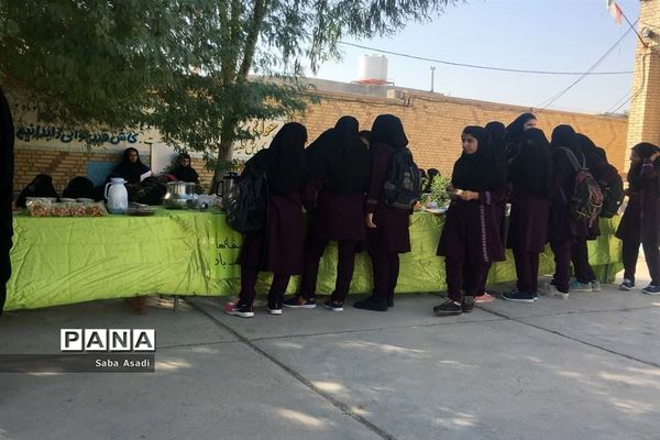 بازارچه خیریه دبیرستان الزهرا گله دار