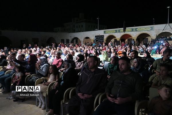 اجرای نمایش «خورشید از حلب طلوع می کند»