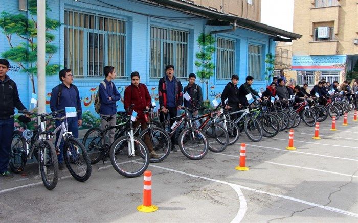 مدارس برای ورود دانش‌آموزان دوچرخه‌سوار آماده می‌شوند