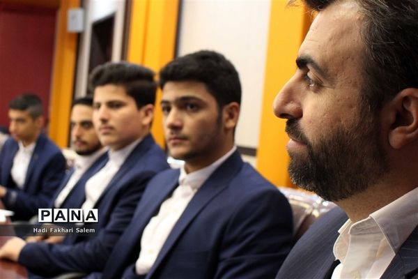 نشست نمایندگان مجلس دانش‌آموزی با مدیر‌کل آموزش و پرورش شهرستان‌های استان تهران