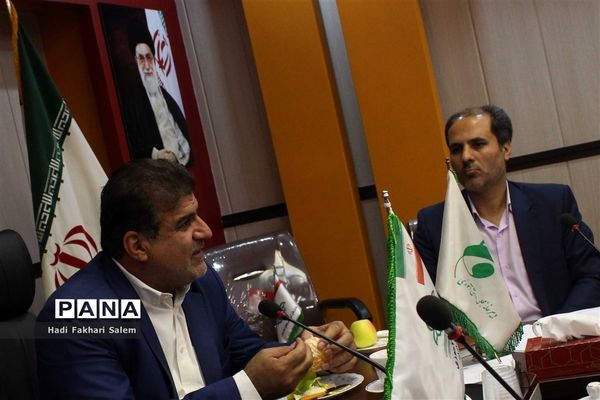 نشست نمایندگان مجلس دانش‌آموزی با مدیر‌کل آموزش و پرورش شهرستان‌های استان تهران