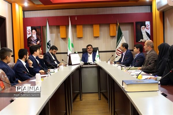 نشست نمایندگان مجلس دانش‌آموزی با مدیر‌کل آموزش و پرورش شهرستان‌های استان تهران