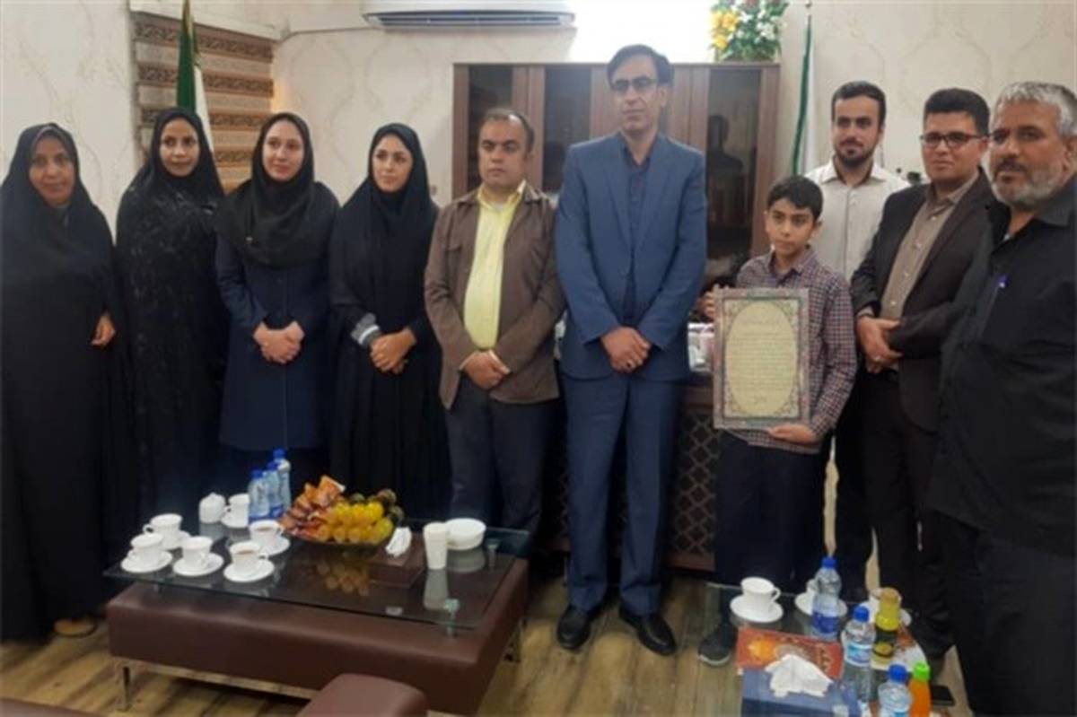 دانش آموز تنگستانی به عنوان شهردار کوچک شهر اهرم انتخاب شد