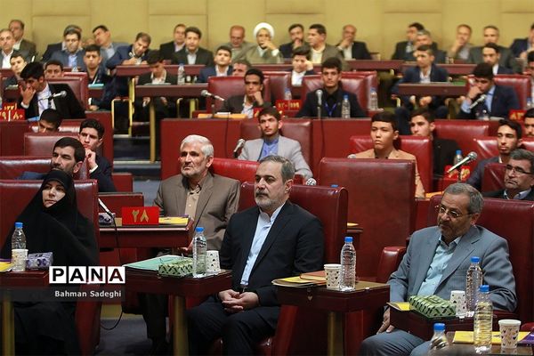 نخستین نشست نهمین دوره مجلس دانش‌آموزی
