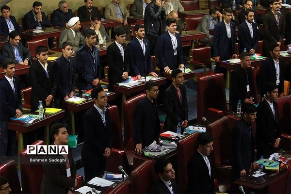 نخستین نشست نهمین دوره مجلس دانش‌آموزی