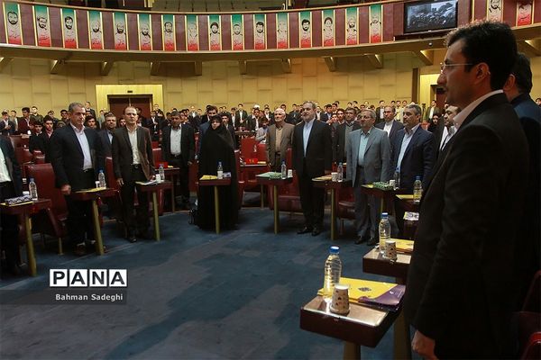 نخستین نشست نهمین دوره مجلس دانش‌آموزی