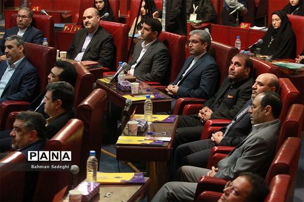 نخستین نشست نهمین دوره مجلس دانش‌آموزی