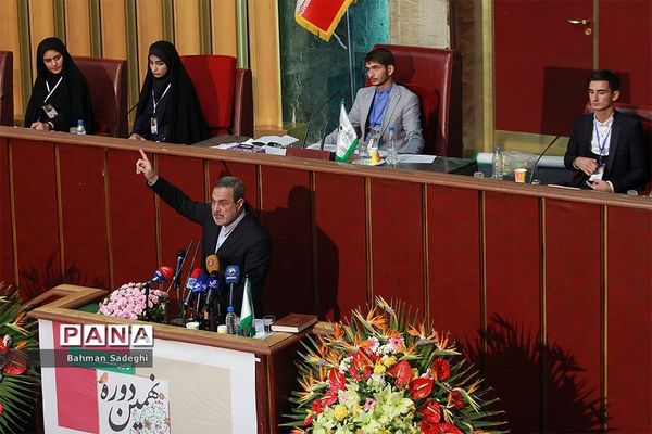 نخستین نشست نهمین دوره مجلس دانش‌آموزی