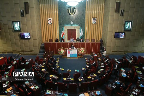 نخستین نشست نهمین دوره مجلس دانش‌آموزی