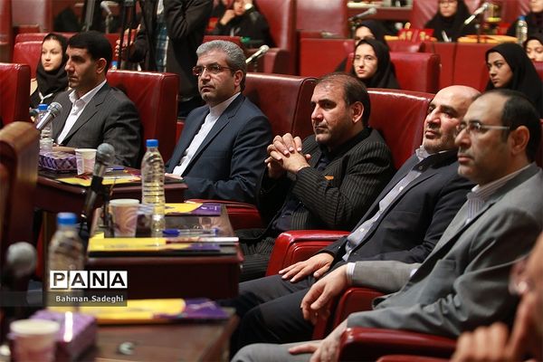 نخستین نشست نهمین دوره مجلس دانش‌آموزی