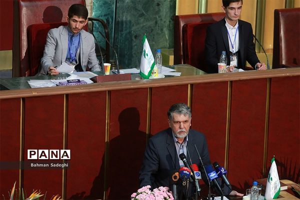 نخستین نشست نهمین دوره مجلس دانش‌آموزی