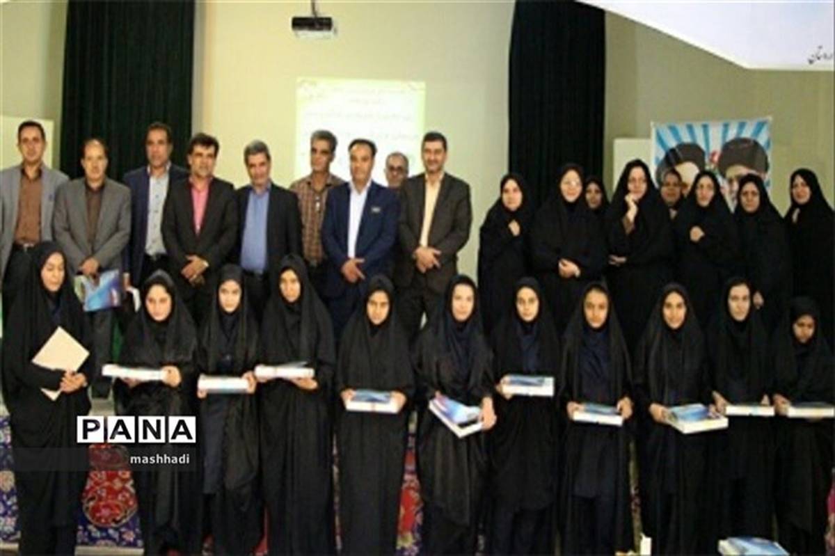 رئیس اداره آموزش و پرورش اردستان: نگاه جامعه به رشته‌های فنی و حرفه‌ای مناسب نیست