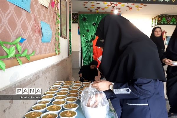 توزیع آش نذری به مناسبت شهادت حضرت رقیه (س)  در مدارس شیراز