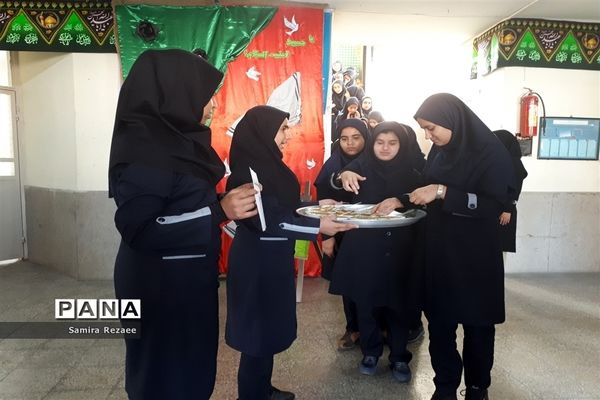 توزیع آش نذری به مناسبت شهادت حضرت رقیه (س)  در مدارس شیراز