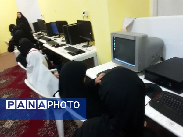 کلاس یادگیری کار با رایانه در کانون لقمان
