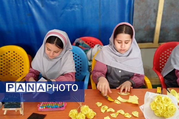 برگزاری نمایشگاه ماها در دبستان ام السلمه ۲ شهرستان جاجرم