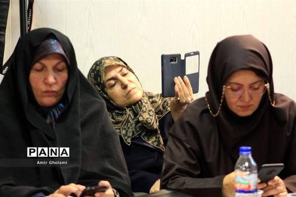 نشست تخصصی ارائه گزارش تحولات جامعه زنان عشایری و روستایی