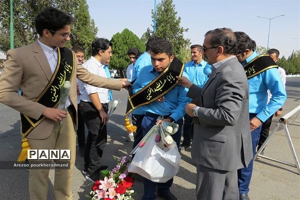 دیدار جمعی از مدال آوران و نخبگان مدارس  پسرانه تیزهوشان یزد با فرمانده نیروی انتظامی استان