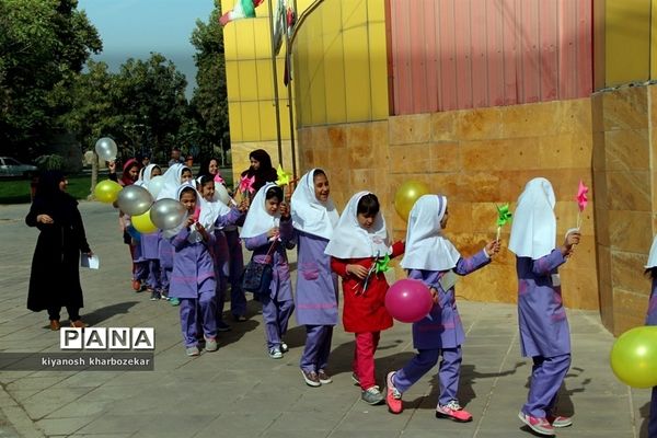 حضور دانش آموزان در کانون فکری ، کودکان و نوجوانان آذربایجان غربی «بمناسبت روز جهانی کودک»