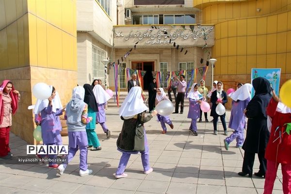 حضور دانش آموزان در کانون فکری ، کودکان و نوجوانان آذربایجان غربی «بمناسبت روز جهانی کودک»