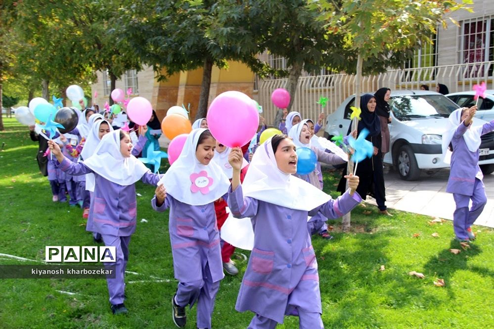 حضور دانش آموزان در کانون فکری ، کودکان و نوجوانان آذربایجان غربی «بمناسبت روز جهانی کودک»