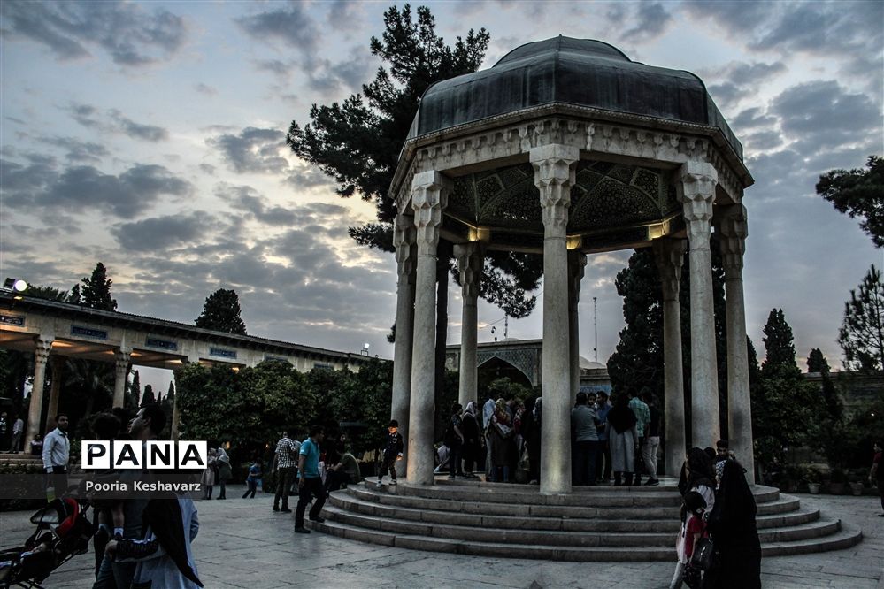 حضور معاون رئیس جمهوری در یادروز حافظ در شیراز