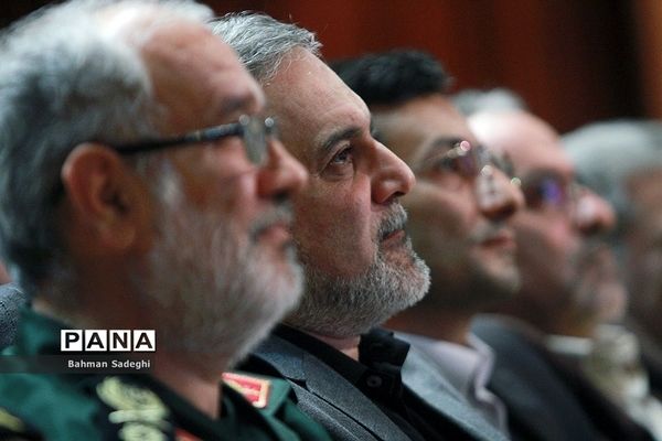 همایش تجلیل ازمؤلفان و پدیدآورندگان مواد و رسانه‌های آموزشی