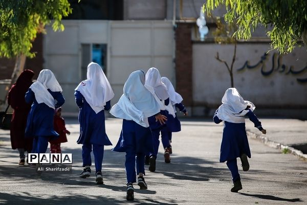 بازدید معاون ابتدایی وزیر آموزش و پرورش از مدارس شهرستان پاکدشت و ورامین