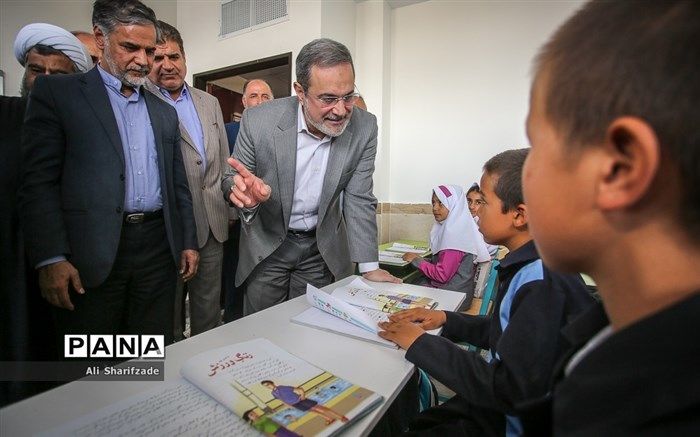 بطحایی در بازدید از مدارس جوادآباد ورامین: کمبود نیروی انسانی  حداکثر تا ۴ سال آینده  کاهش پیدا می‌کند