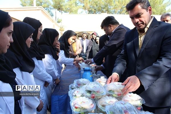 جشنواره غذای سالم در هنرستان رسالت بیرجند