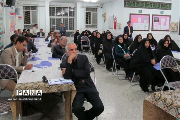 برگزاری کارگروه مشترک دبیرستان‌های پسرانه و دخترانه استعداد درخشان دکتر رمضانخانی و دکتر شاهی ناحیه یک یزد