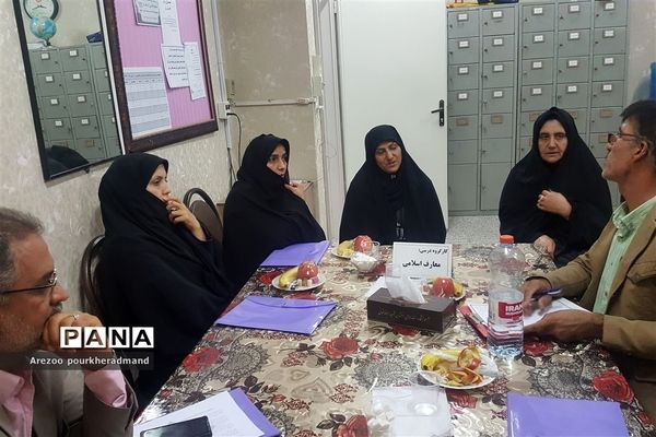 برگزاری کارگروه مشترک دبیرستان‌های پسرانه و دخترانه استعداد درخشان دکتر رمضانخانی و دکتر شاهی ناحیه یک یزد