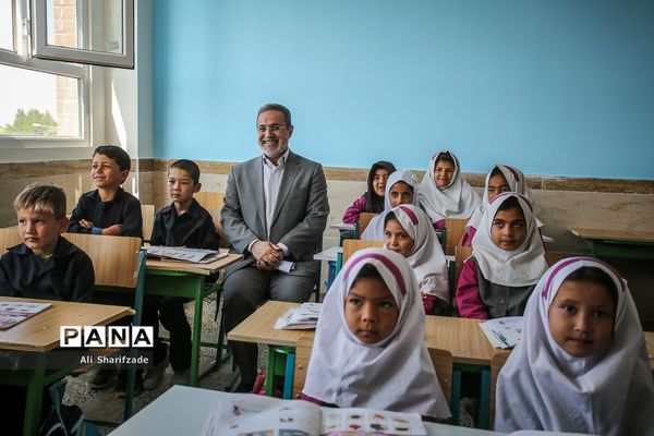 بازدید وزیر آموزش و پرورش از مدارس منطقه جوادآباد و افتتاح مدرسه اتباع