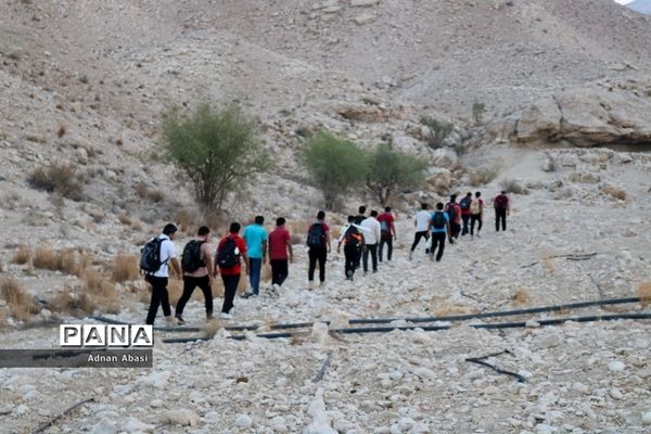 دره نوردی کوه نوردان فارس در«تنگه درزو اخند»