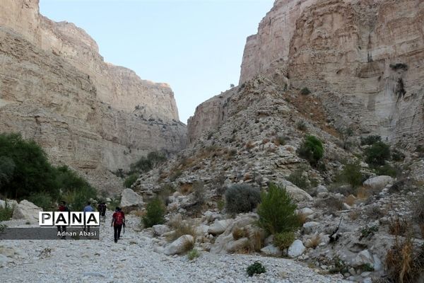 دره نوردی کوه نوردان فارس در«تنگه درزو اخند»